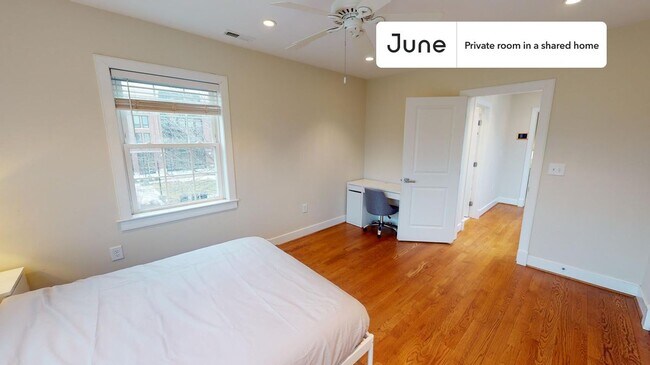 Room in Shared 3 bed/3 bath home in Capitol Hill