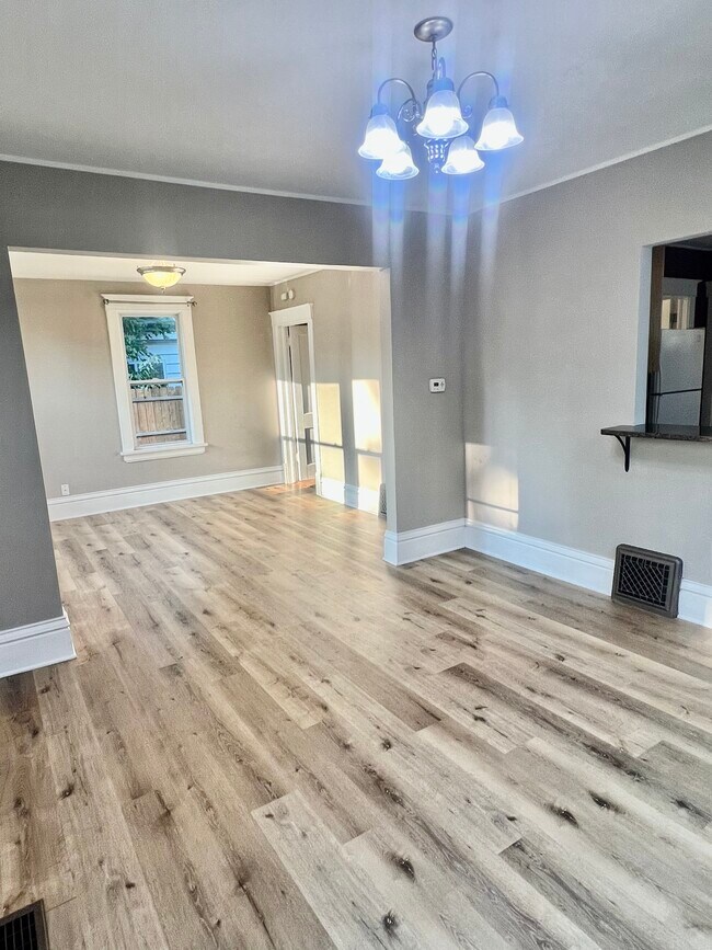 Dining room - 808 Washington Memorial Dr