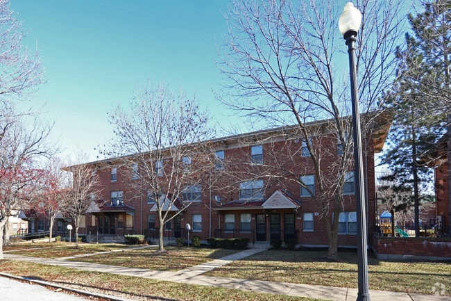 Primary Photo - Carr Square Apartments