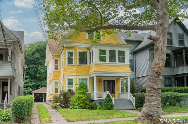 Building Photo - 134 Mansfield St Unit Penthouse