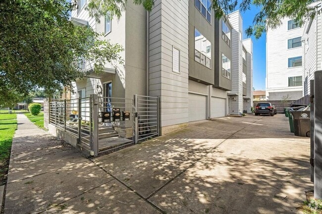 Building Photo - 4706 Crawford St Rental
