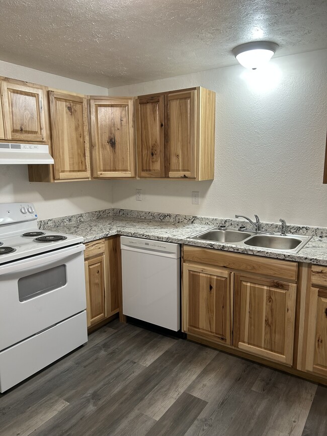 Building Photo - 1111 N Walnut St Unit #2