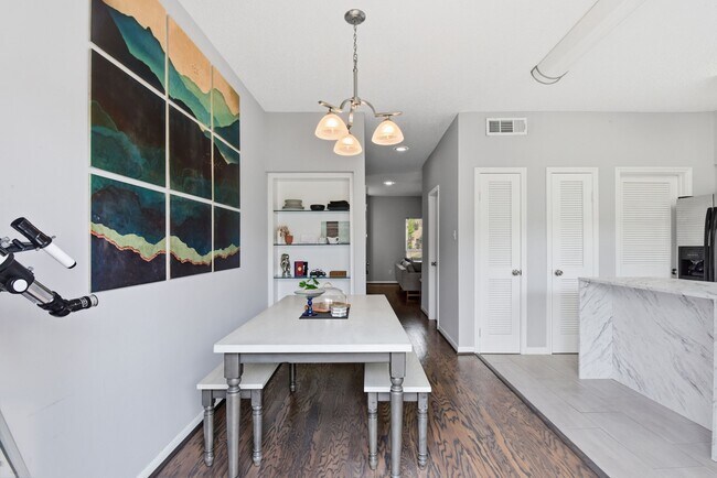 Photo - 1011 Fountain View Dr