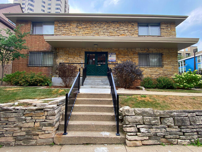 Farwell Apartments - Farwell Apartments