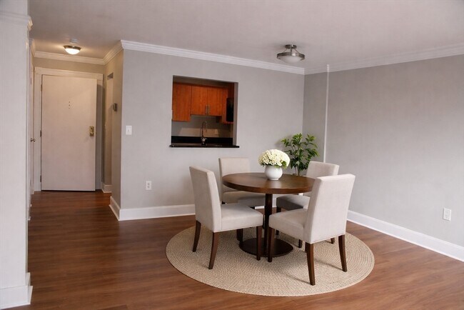 Photo - 289 Essex St Unidad 307