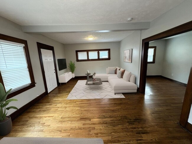 Photo - Fully Remodeled 3Bedroom House!