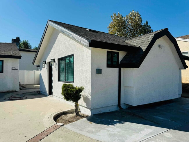 Photo - 10913 Nestle Ave Unidad 10913
