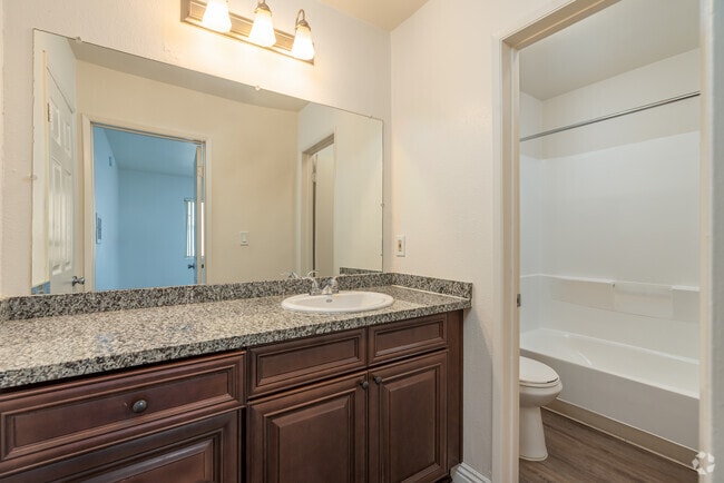 1BR, 1BA - 594SF - Bathroom - El Conquistador Apartments