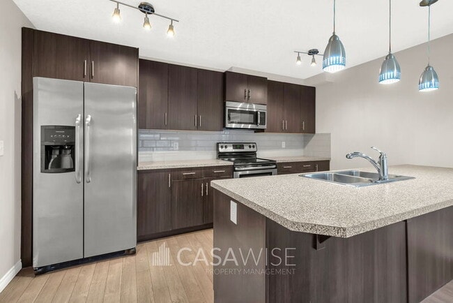 Photo - 11309-11379 79 Ave NW