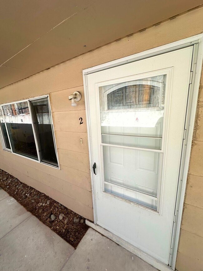 Building Photo - $1299 | 2BR/1BA | $85 Utilities | Charming... Unit 2