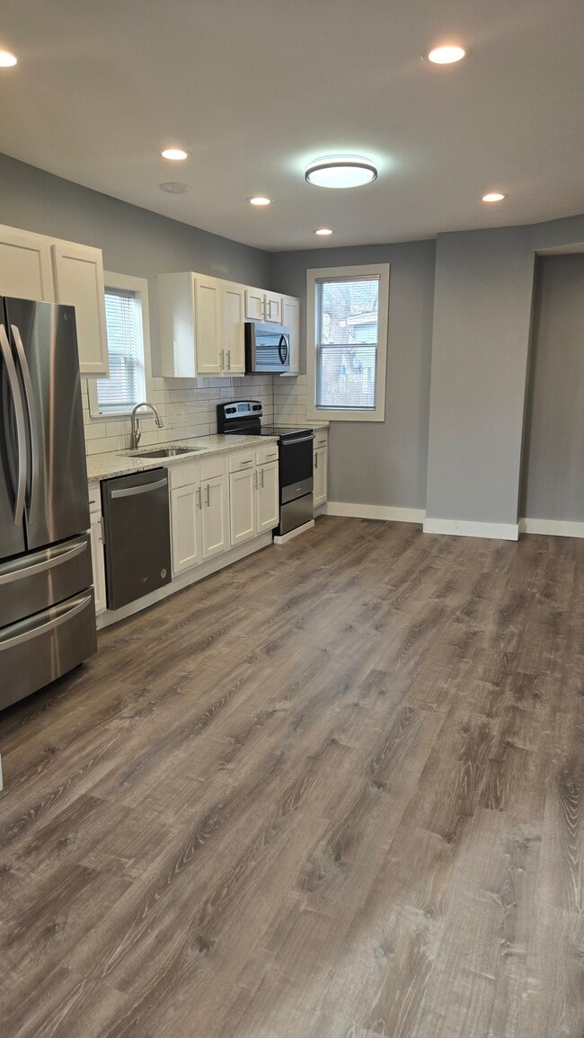 Photo - 594 E Sycamore St