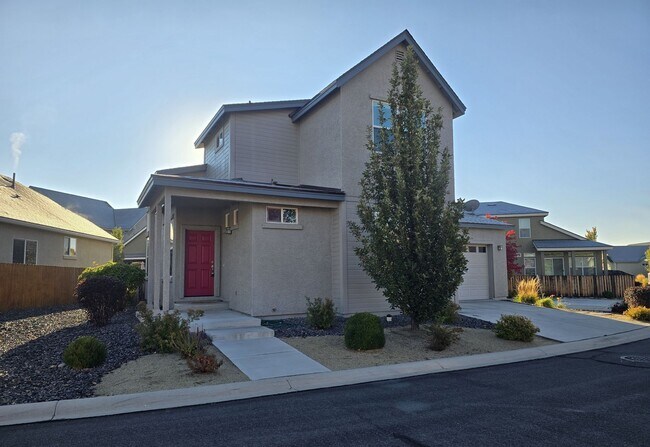 Building Photo - Fabulous home in a gated community with ov...