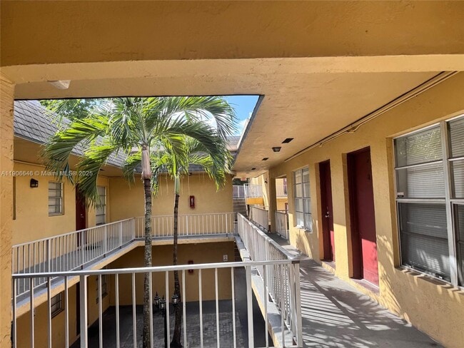 Photo - 6840 Pembroke Rd Unit 203