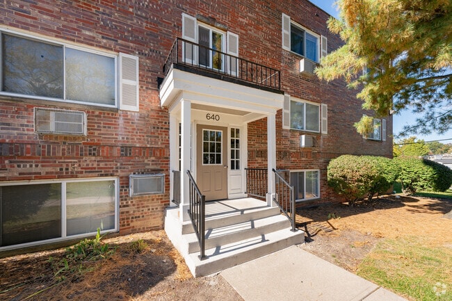 Entrance - Kensington Club Apartments