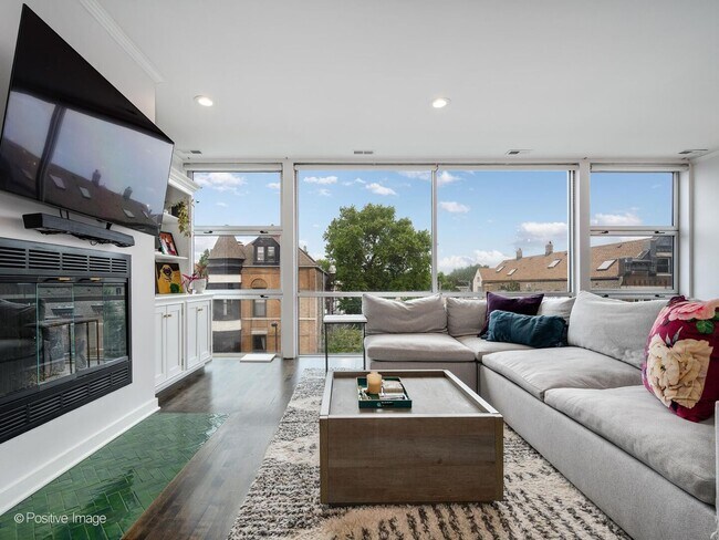 Photo - 2119 N Damen Ave