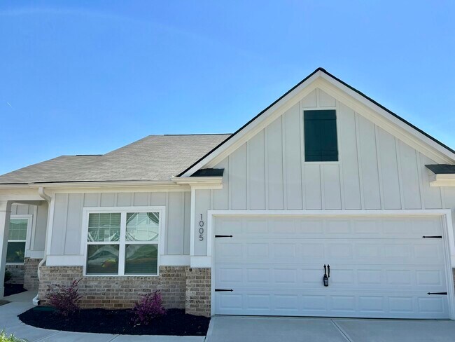Photo - 1005 Claas Wy
