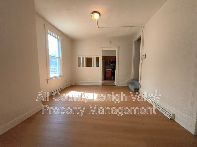 Photo - 1141 Emmett St