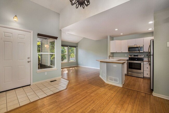 Photo - 2 bedroom, 3 bath townhome is now available. *5 MONTH LEASE WITH OPTION TO RENEW FOR 12*