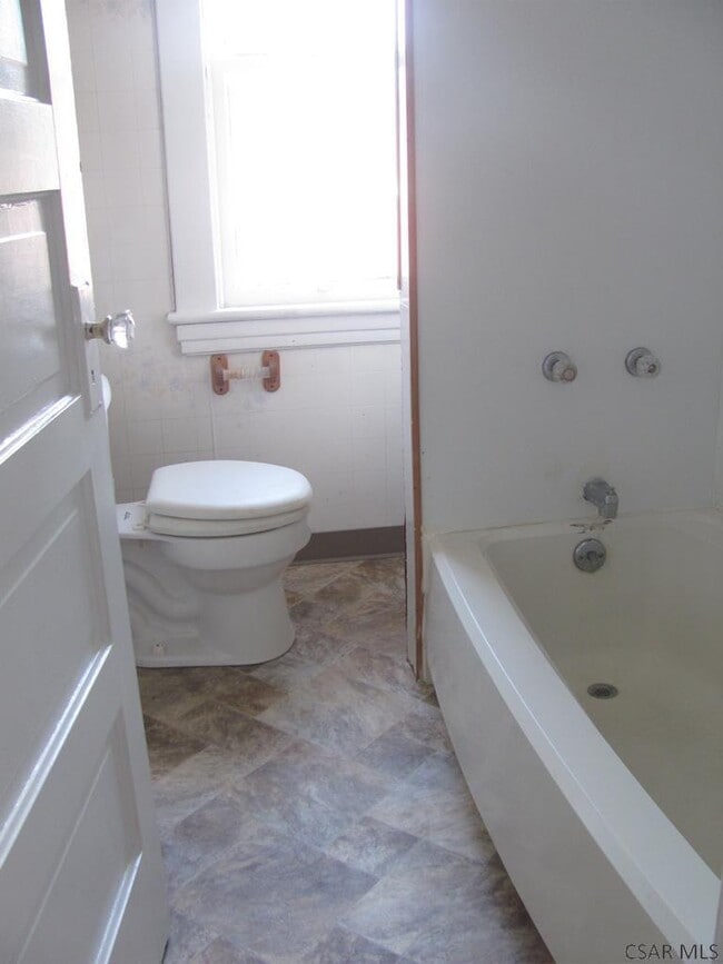Photo - 525 Vickroy Ave