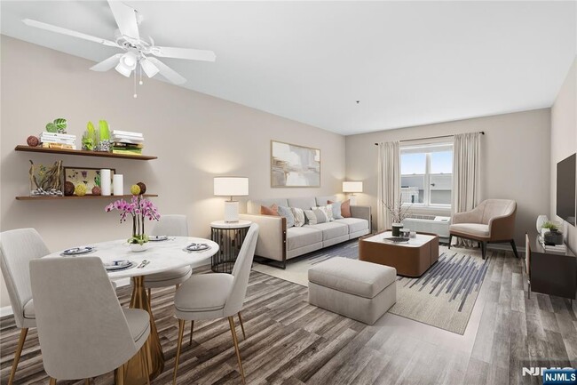 Photo - 905 River Rd