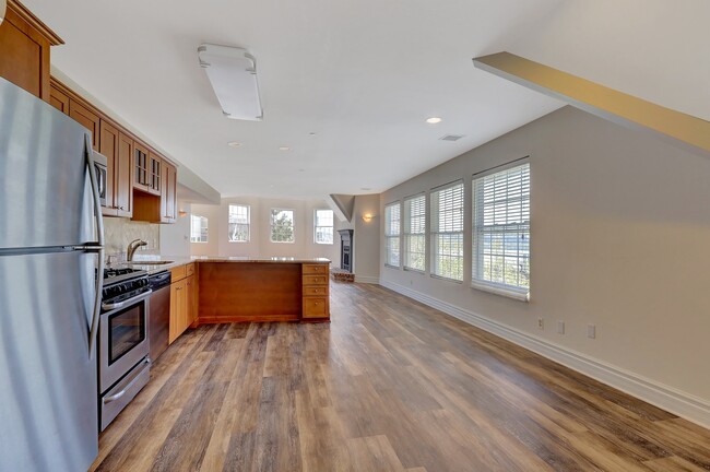 Building Photo - 170 Undercliff Ave Unit 3