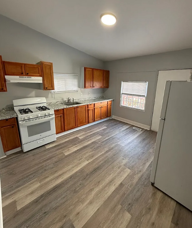 Kitchen - 1069 Powell St