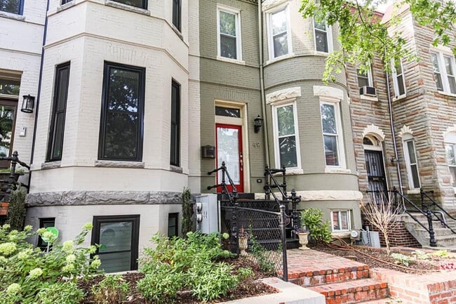 Photo - 49 Quincy Pl NE