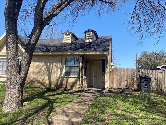 Building Photo - Limestone Dr. Duplex Unit 2425 Limestone Dr.