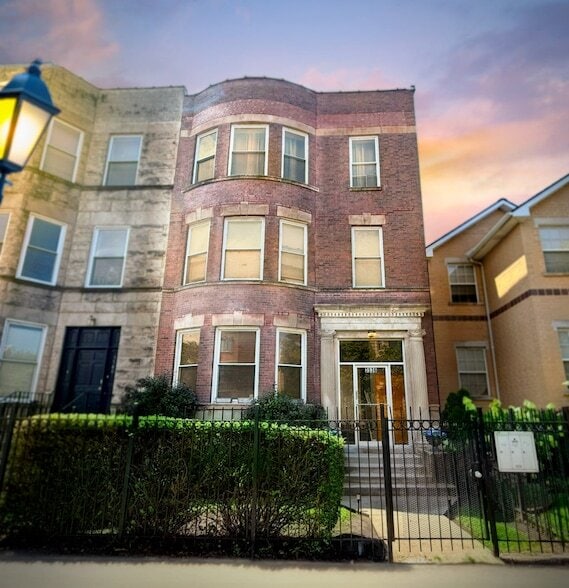 Building Photo - 3536 S Prairie Ave Unit 1