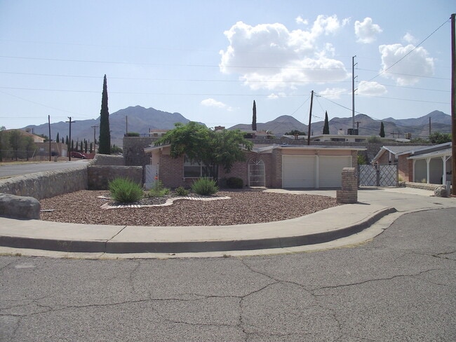 Building Photo - Northeast El Paso 3 Bed Refrig A/C w/Mount... Rental