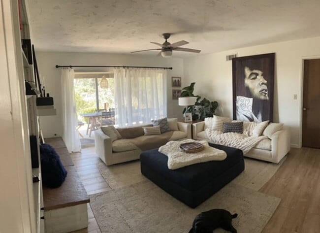 4 Bed, 2 Bath Hillside House w/ New Floori... - 4 Bed, 2 Bath Hillside House w/ New Floori...