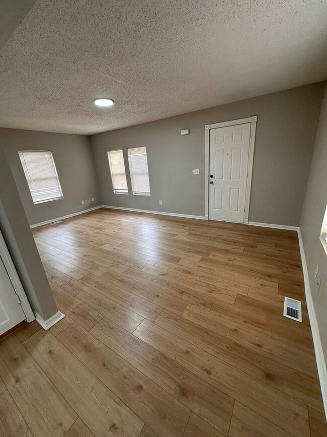 Photo - 2 Bed 1 Bath With Garage