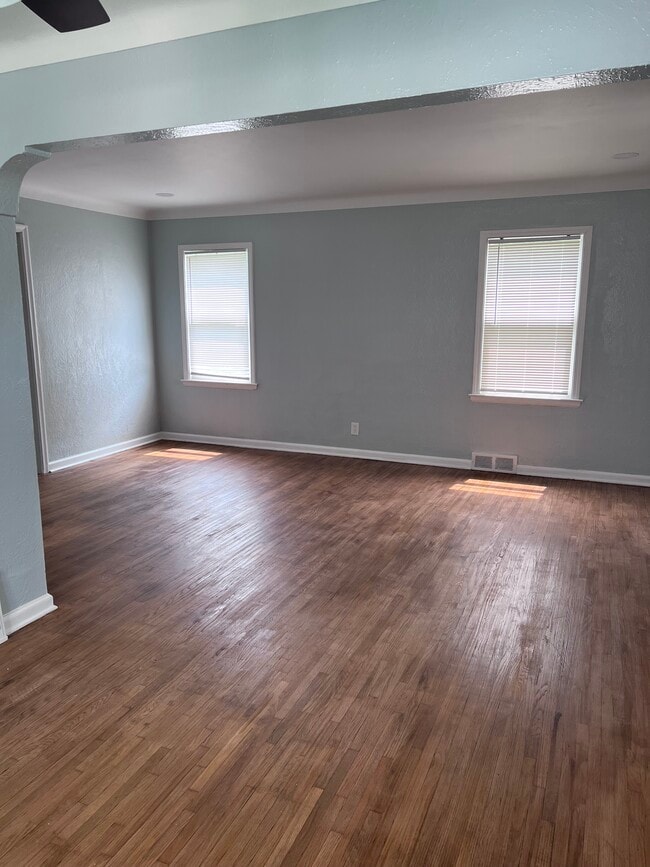 Photo - 2024 Farnham Rd