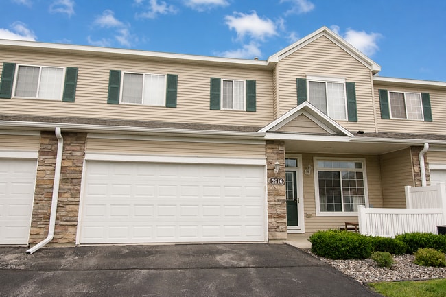 Building Photo - Beautiful Crimson Ridge townhome!