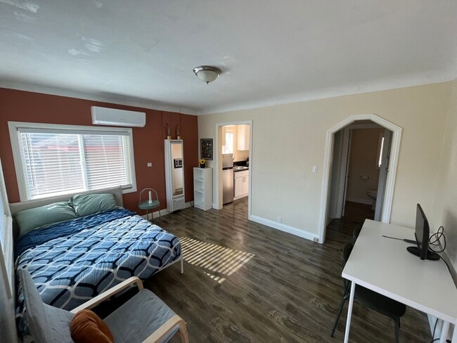 Building Photo - 2110 Keith St Unit 2116 1-2 Keith Street