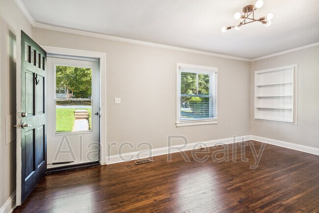 Photo - 1127 Skyview Rd