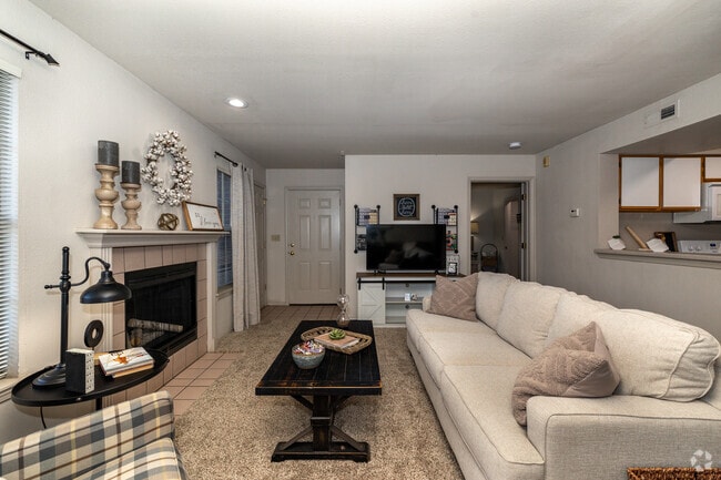 2BR, 2BA - 978SF - Family Room