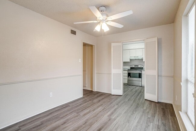 Photo - ASK ABOUT OUR HALF OFF FIRST MONTH'S RENT Unit 1635 Westridge