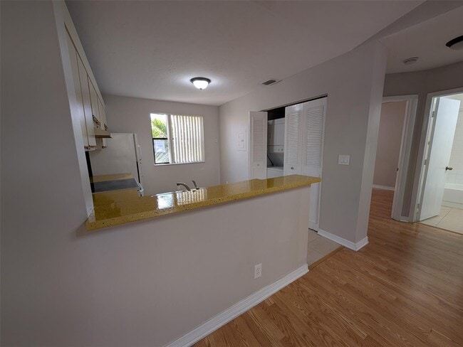 Photo - 5741 Riverside Dr Unidad 201