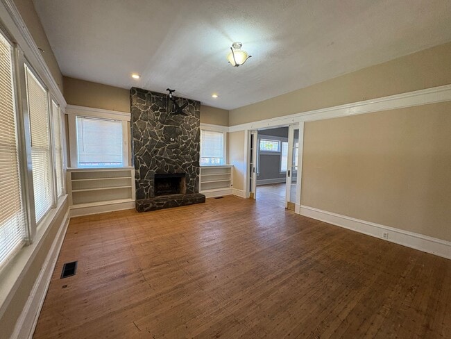 Building Photo - 2585 Napier Ave Unit A