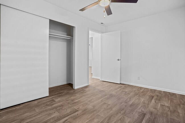 Wood-Style Laminate Wood Flooriing