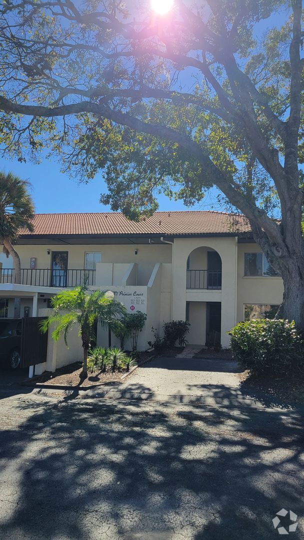 Building Photo - Annual turnkey furnished ground floor cond... Rental