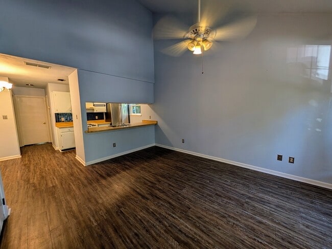 Photo - 151 Parkbrook Cir