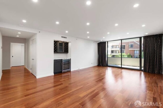 Building Photo - 101 Lombard St