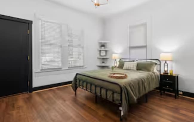 Photo - 102 W 5th St