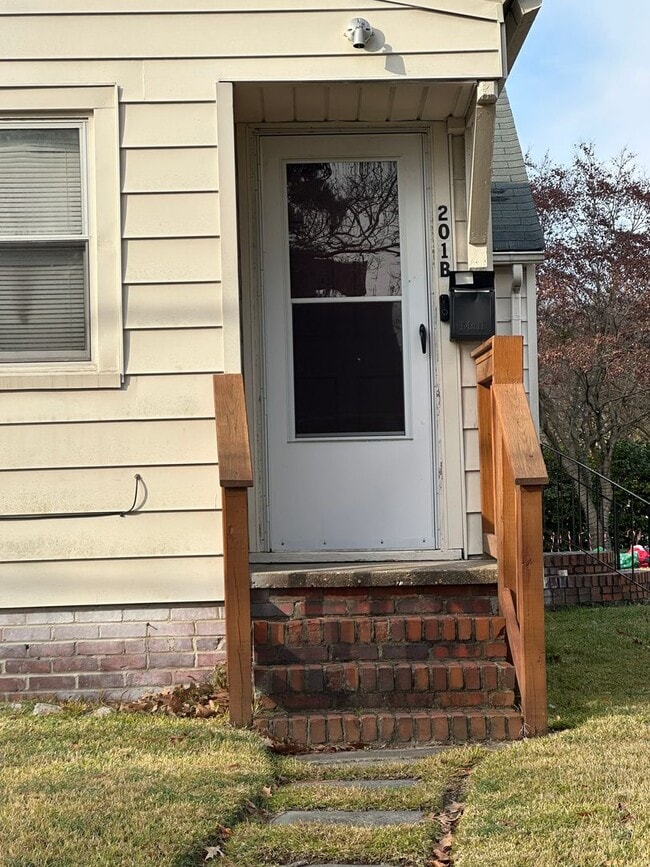 Photo - 201 Burleigh Ave Unidad #B