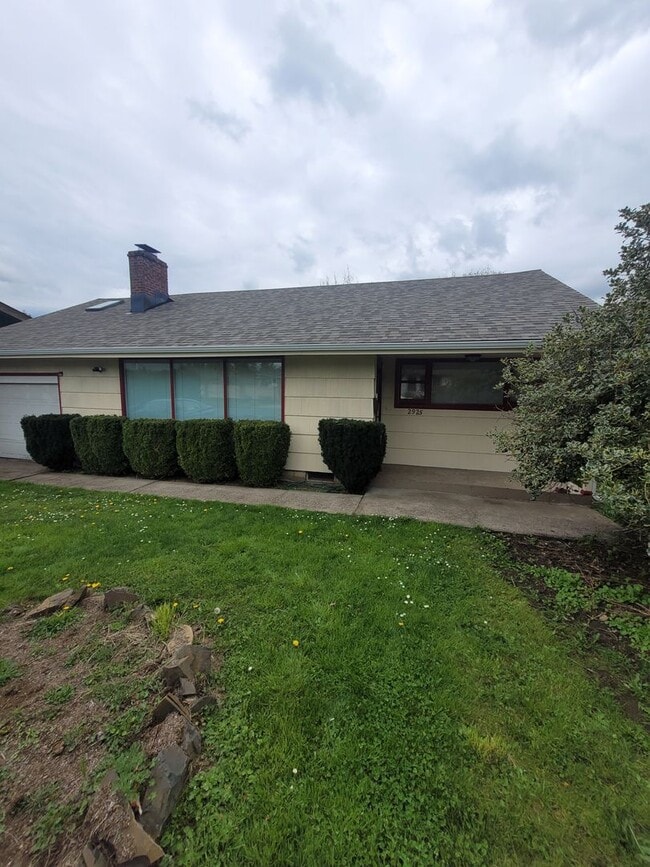 Building Photo - Charming 3BD/1BA located within walking distance to Friendly/College Hill neighborhood Market of ...