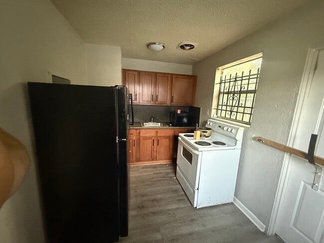 Photo - 112 W 17th St Unit 1