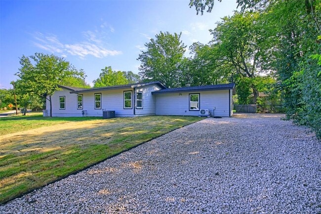 Photo - 2101 Benwick Cir