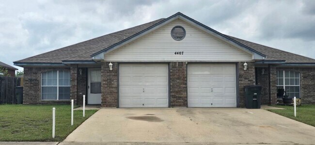 Building Photo - 4407 July Dr Unit A